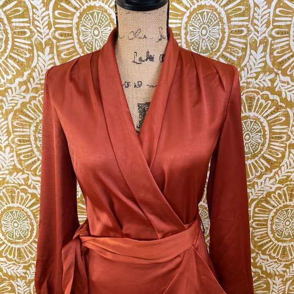 Lucy Paris Adonia Beautiful Satin Wrap Dress in Rust Orange size Small - Picture 6 of 11